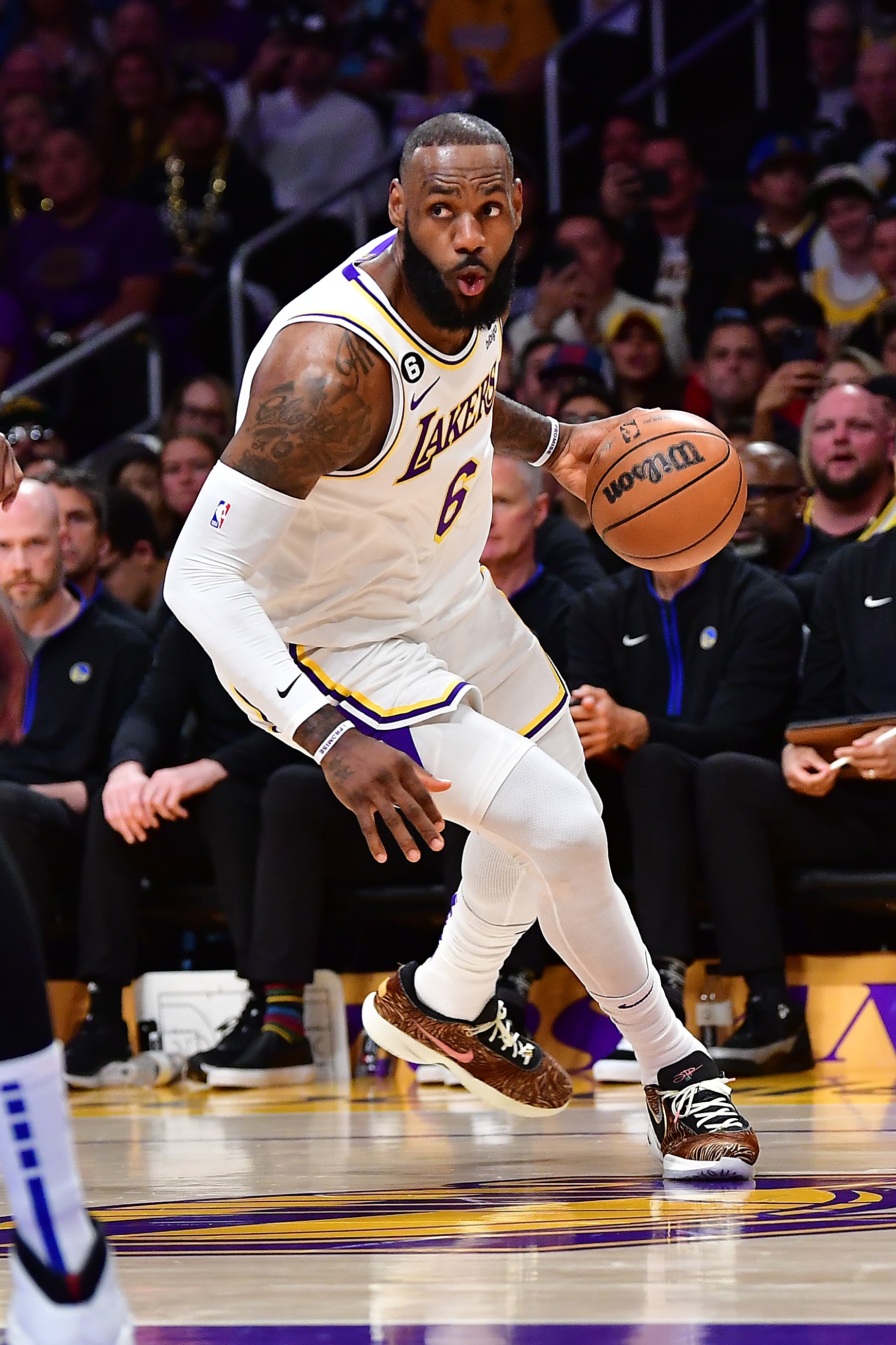 NBA季后赛胜负不分，高潮迭起